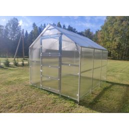 Kasvuhoone hallika metallraamiga ja läbipaistvate paneelidega, laius 2,35 m.